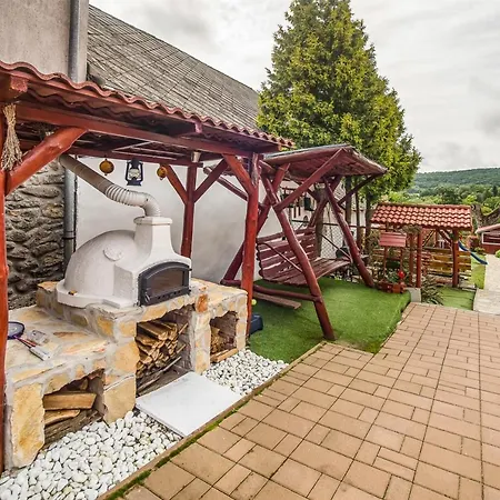 Kek-tura Vendeghaz Guest house *